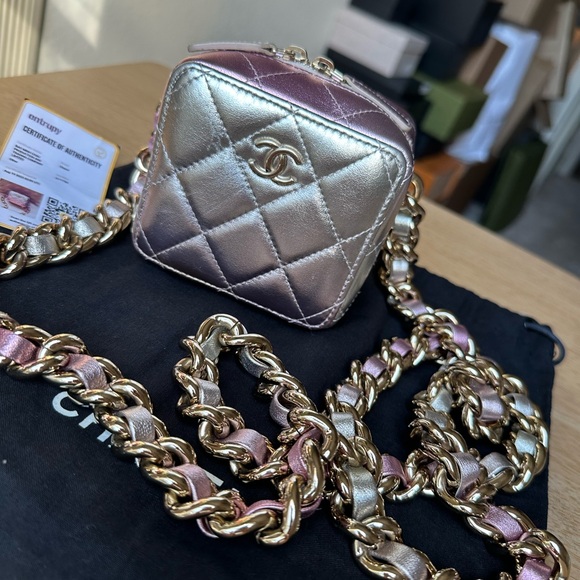 Chanel Quilted Mini Bag in Metallic Pink and Gold Box Bag - Picture 3 of 15